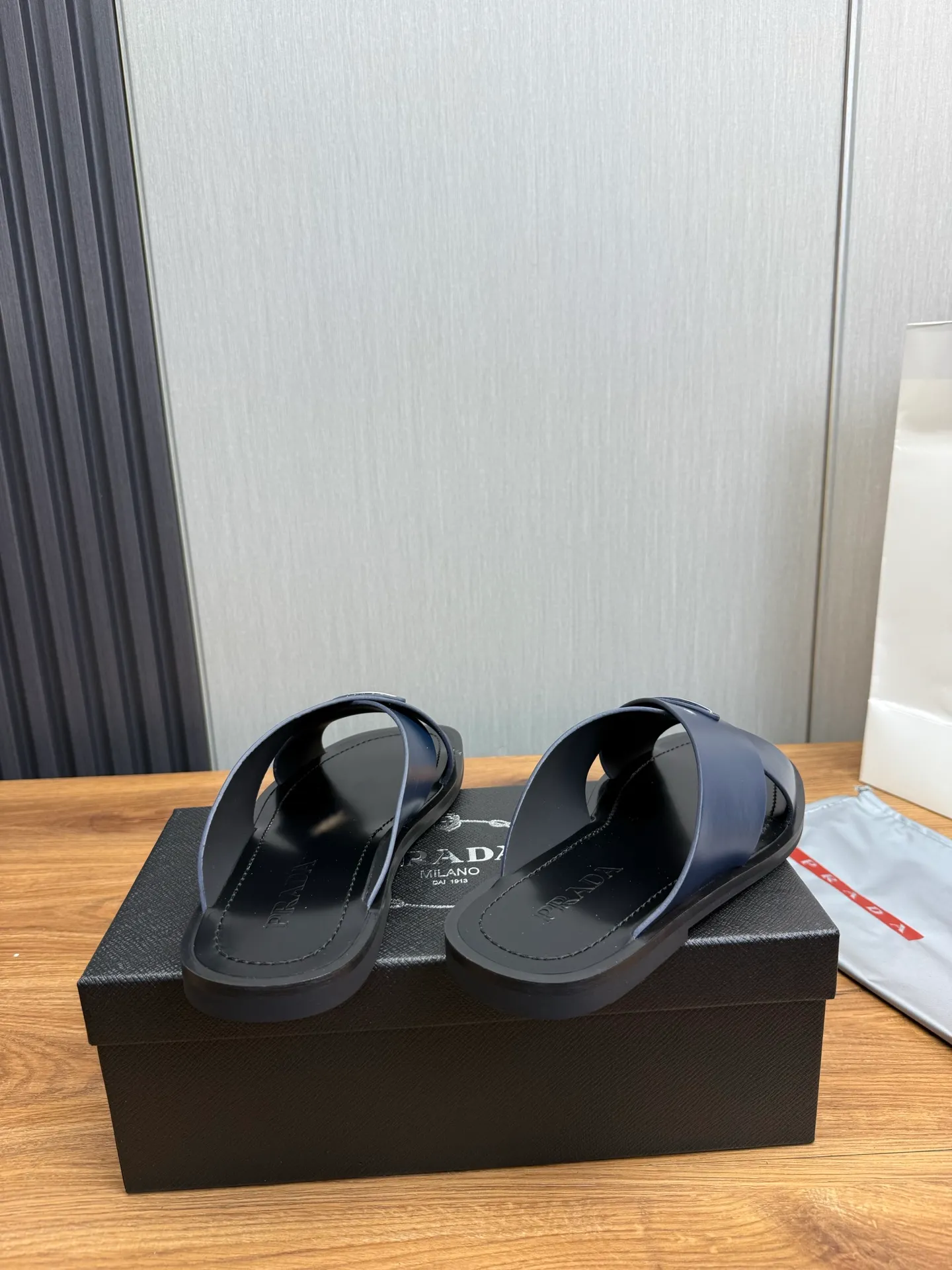 Factory price 340💰 ＰＲＡＤＡPrada - popular men's slippers hot sale 🔥 🩴Official website one to one production 38-45 sizes 45 46 🉑️Customized!